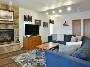 Seven Springs 4 BR Premium Condo, Deck with Views by RedAwning