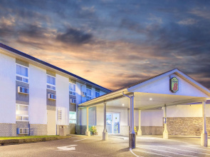 Super 8 by Wyndham Kenora