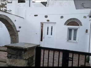 Traditional House in Koronos