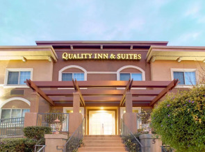 Holiday Inn Express & Suites Mountain View Silicon Valley by IHG