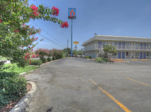 Motel 6 San Antonio, TX - Fort Sam Houston