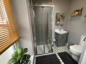 Westend Holiday Room 1 Brecon - Shared Bathroom
