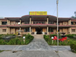 Hotel Pine Breeze And Restaurant