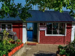 GreenLands Youth Hostel And International Tourist Home