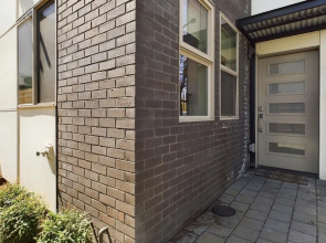 Charming 3br Haven In West Seattle 3 Bedroom Townhouse by Redawning