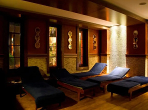 Adella Side Hotel
