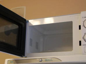 Диван и Чемодан на ул. Дуси Ковальчук, 260