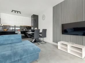 Apartment With Parking by Renters