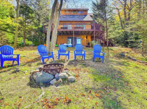 Walk to Beach: Arrowhead Lake Home