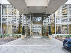 Canadian Madmac Furnished Apartment - Square One Ovation