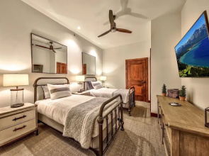 Steps From Heavenly Village & Gondola-luxury 3br 3 Bedroom Condo by RedAwning