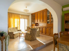 Paul's American Mansion- Volos suburb