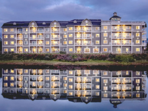 Rivertide Suites Hotel
