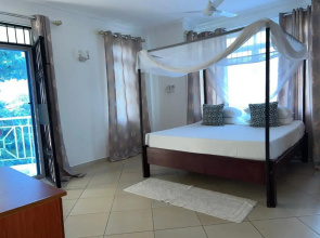 Ary Homestay Nyali- 1 Bedroom Behind City Mall