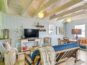 Beachfront Cottage w/ Boardwalk in Freeport