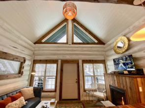 Black Bear #1 2 Bedroom Cabin
