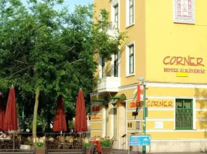 Corner Hotel  Kvhz