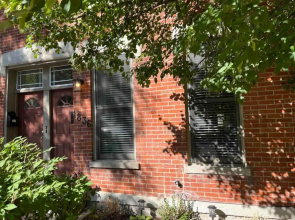 Trendy West Town Flat - 2 bed / 1.5 bath w parking