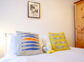 Spacious 2 Bedrooms Apartment by Royal Mile