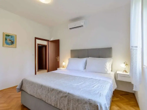 Apartment Marcela - Deluxe Two Bedroom Apartment With Terrace and Sea View