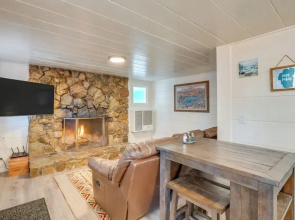 Walk to Beach: Dog-friendly Cabin in Glenbrook!