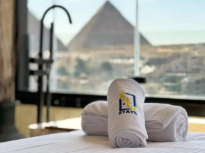 The 2 BDR Pyramids Vista w/ Bathtub