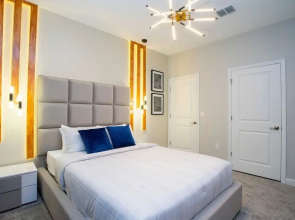 Gorgeous 4Bd w/ Screened Pool Close to Disney 4289