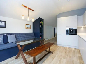 Stylish 3 bed with Stunning Sea Views