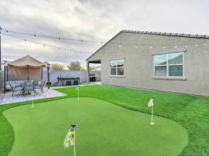 New-build Glendale Home w/ Hot Tub + Putting Green