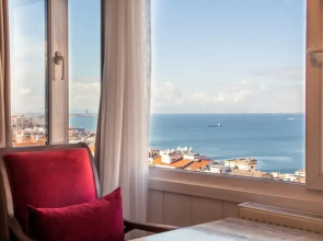 Flat With Mesmerizing Sea View in Konak