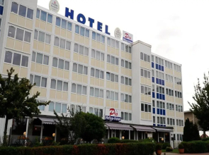[Bee]Village Messehotel Hannover-Laatzen.