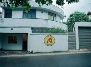 Tuk Tuk Hostels