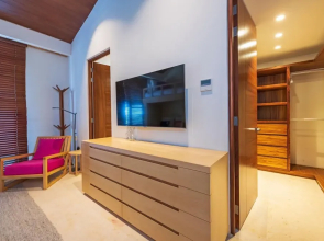 Sunny Vacation Condo 8