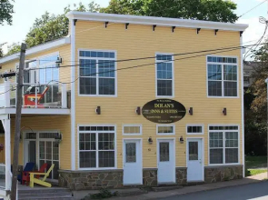 Dolan's Inn & Suites