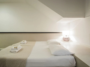 Liceu Apartments by gaiarooms