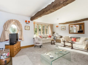 Traditional Cotswold Cottage with Stunning Garden
