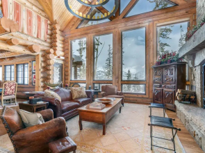 Hilltop Hideaway - Expansive Views From This Private Estate, Hot Tub, Pool Table