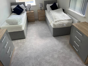 Modern 3 Bedrooms Apt. 01 - Camberley