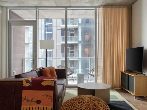 New Austin High Rise w/ Luxe Amenities Rooftop Pool, Gym, Yoga Studio & More!