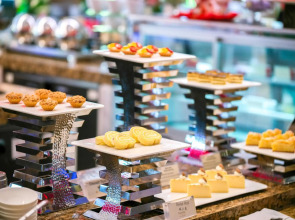 Отель Ramada Plaza by Wyndham Shanghai Pudong Airport