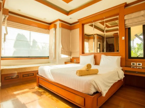 Dancenter Luxury Underwater World Pattaya