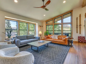 Updated Silverthorne Home w/ Hot Tub & Mtn Views!