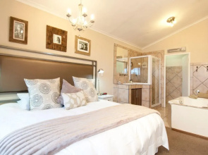 Overmeer Guest House