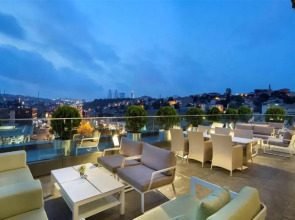 DoubleTree by Hilton Hotel Istanbul - Piyalepasa