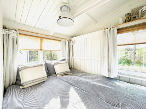 Authentic Cosy Beach Cottage in Callanstoog