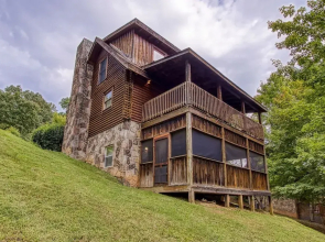 Er33 Ganma's Getaway Great Location, close To Town 4 Bedroom Cabin by RedAwning