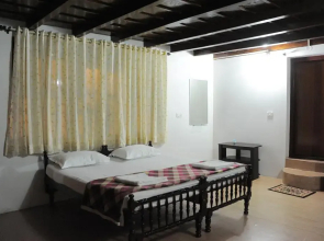 Family Estate Stay Near Murnad