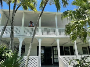 Hibiscus Hill Kings Treat - Ultimate Island Style House W/pool 3 Bedroom Home