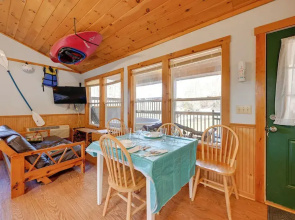 Cabin w/ Hot Tub - Near Nantahala Outdoor Center!