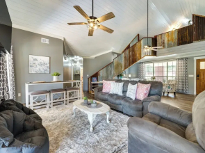 Broken Bow Vacation Rental w/ Pool & Hot Tub!